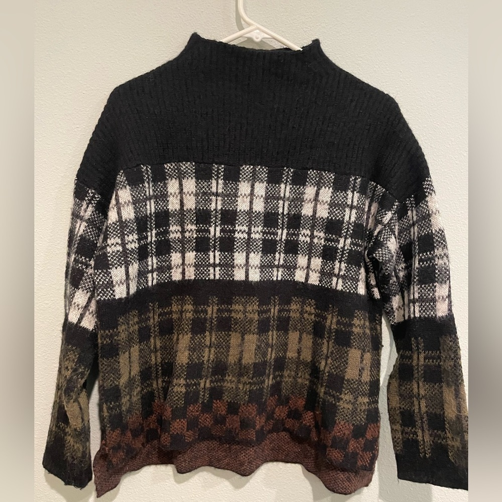 Women’s Silence + Noise plaid sweater Size M/L.